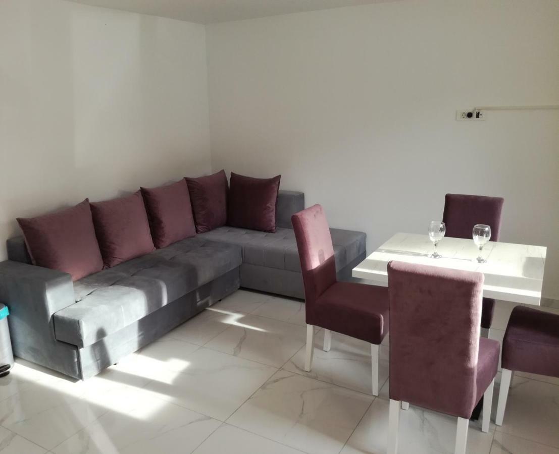 Olea Appartement Tivat Buitenkant foto