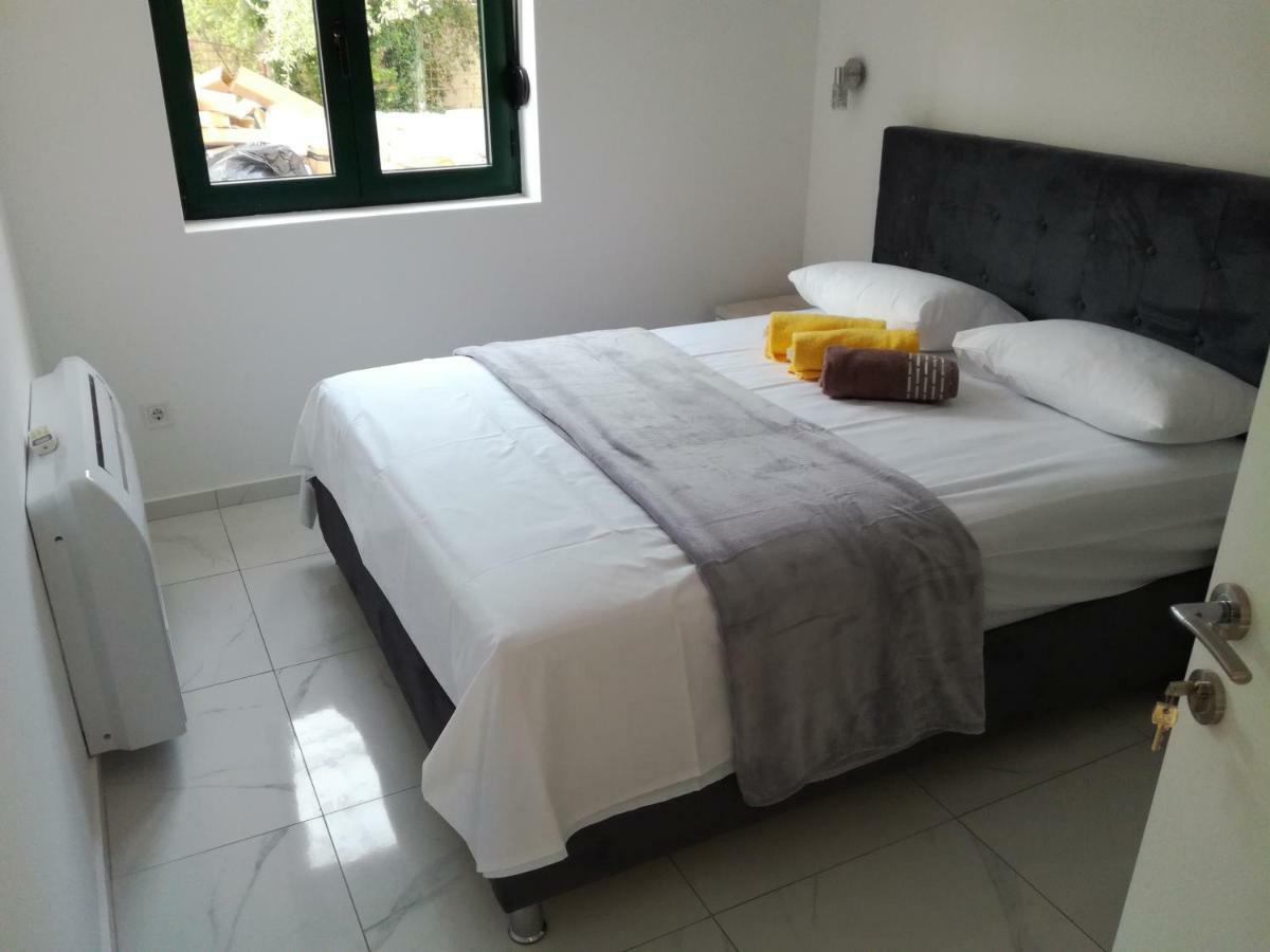 Olea Appartement Tivat Buitenkant foto