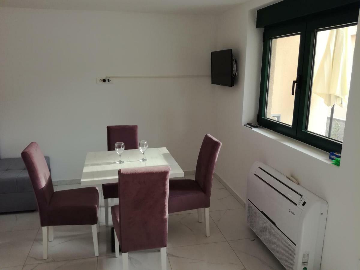 Olea Appartement Tivat Buitenkant foto