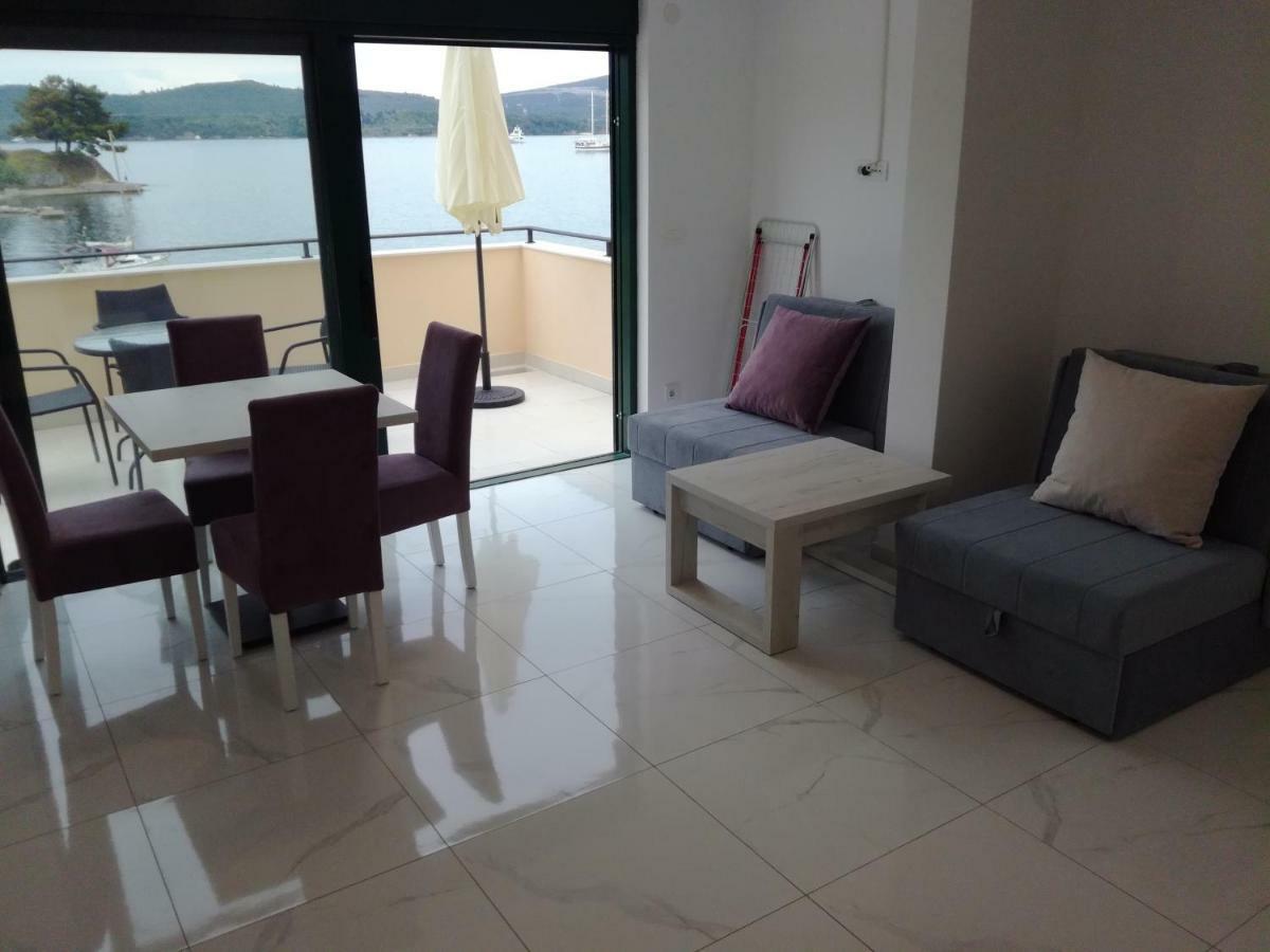 Olea Appartement Tivat Buitenkant foto